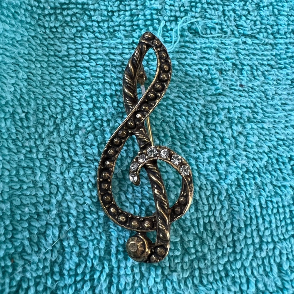 Elegant Gold and Silver Treble Clef Brooch